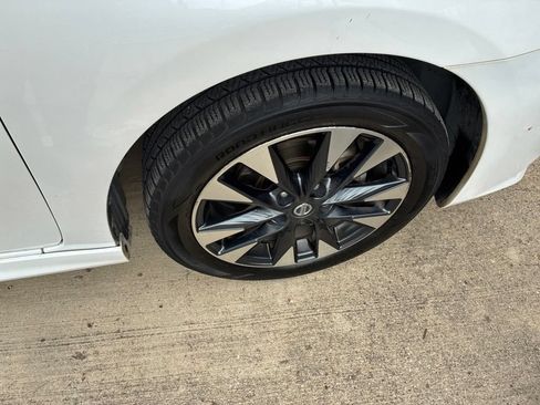 Used 2019 Nissan Sentra SR FWD image 21