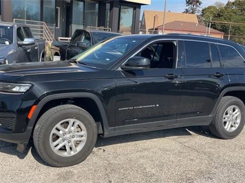 Used 2023 Jeep Grand Cherokee Laredo image 22