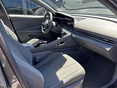 Used 2024 Hyundai Elantra SEL FWD image 40
