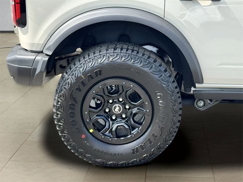 New 2025 Ford Bronco Badlands image 44