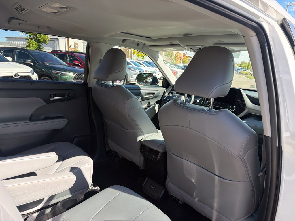 Used 2026 Toyota Highlander XLE AWD/4WD image 16