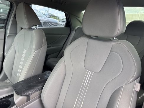Used 2023 Hyundai Elantra SEL w/ Convenience Package FWD image 19