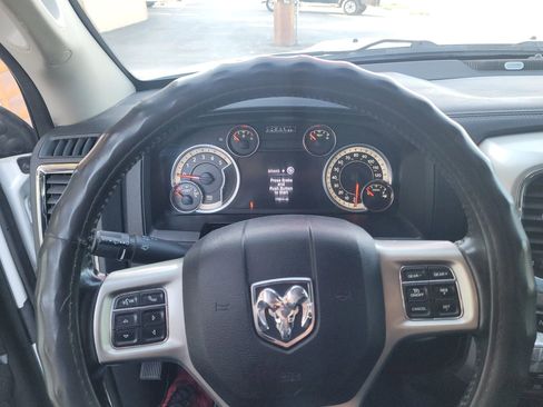 Used 2016 RAM 1500 Laramie w/ Convenience Group image 7