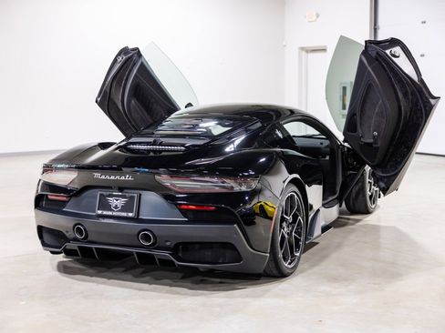 Used 2022 Maserati MC20 Coupe image 9