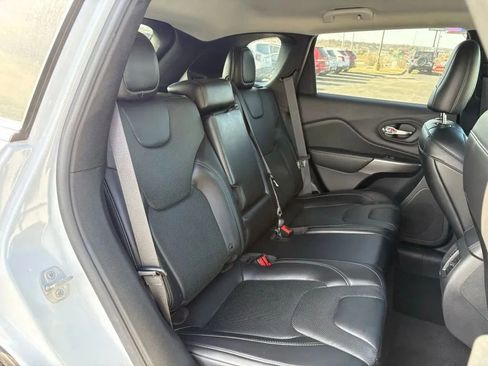 Used 2019 Jeep Cherokee Limited AWD/4WD image 18