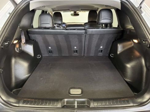 Used 2022 Jeep Cherokee Trailhawk w/ Premium Leather Package AWD/4WD image 12