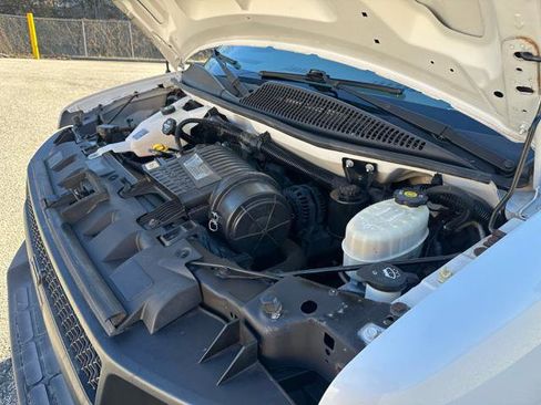 Used 2014 Chevrolet Express 4500 G4500 image 38