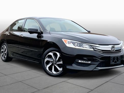 Used 2017 Honda Accord EX-L image 2