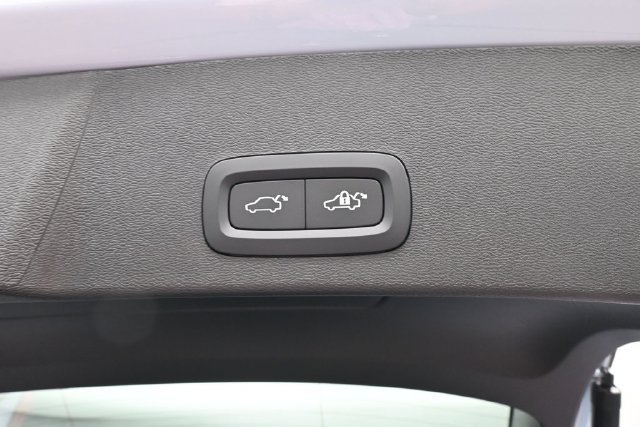 New 2026 Volvo XC40 B4 Core w/ Protection Package Premier FWD image 27