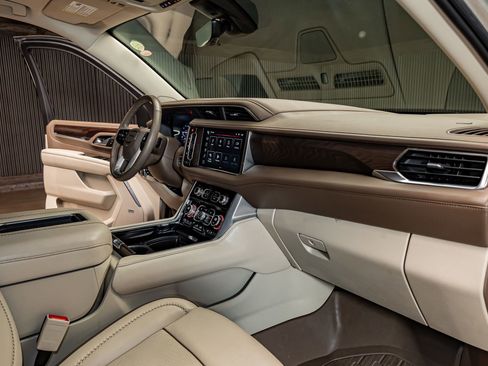 Used 2022 GMC Yukon Denali w/ Denali Premium Package AWD/4WD image 14