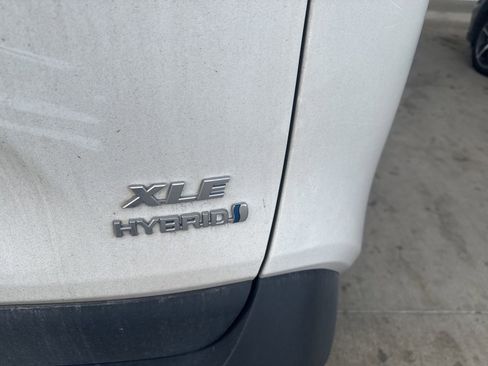 Used 2021 Toyota RAV4 XLE w/ Convenience Package AWD/4WD image 16