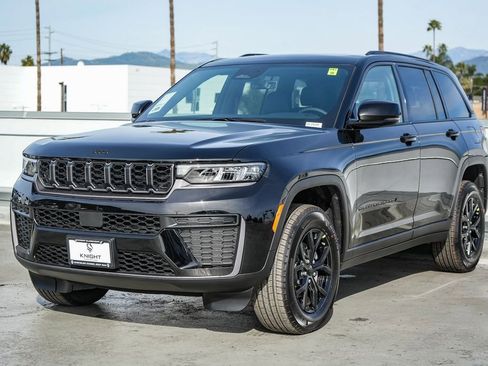 New 2026 Jeep Grand Cherokee Altitude image 4