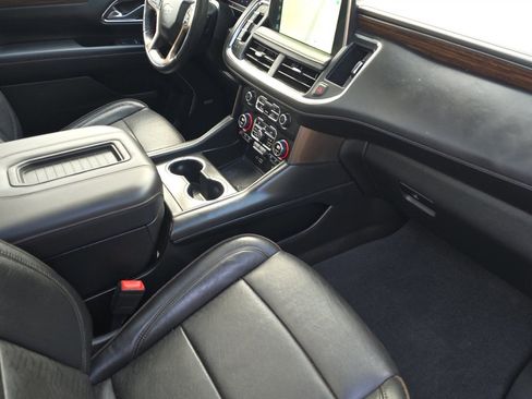 Used 2023 Chevrolet Suburban High Country w/ Advanced Technology Package image 18