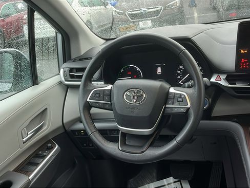 Used 2024 Toyota Sienna XLE image 24