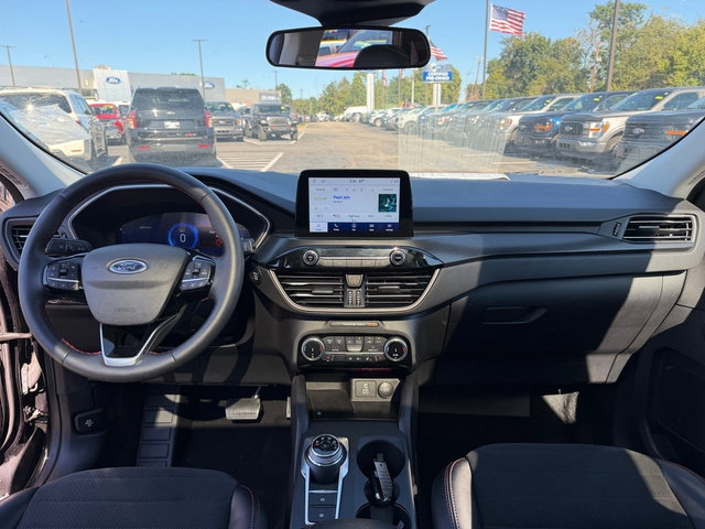 Certified 2022 Ford Escape SEL w/ SEL Stealth AWD Package image 21