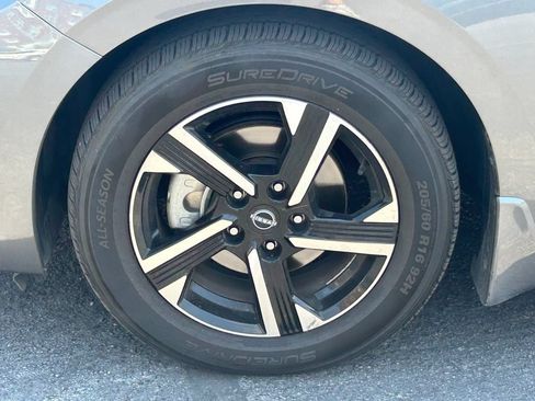Used 2025 Nissan Sentra SV FWD image 12