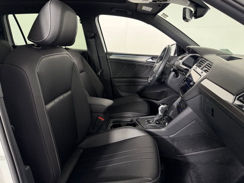Used 2024 Volkswagen Tiguan SE R-Line image 33