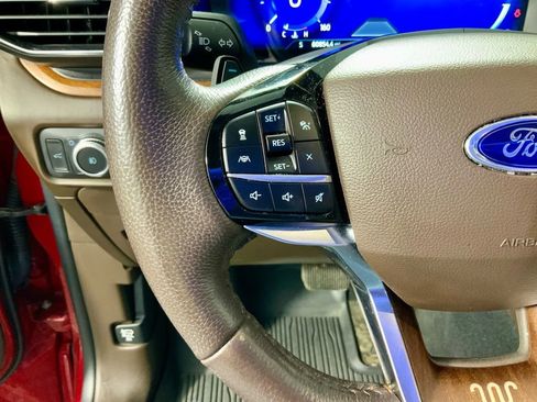 Used 2021 Ford Explorer King Ranch w/ Premium Technology Package image 25