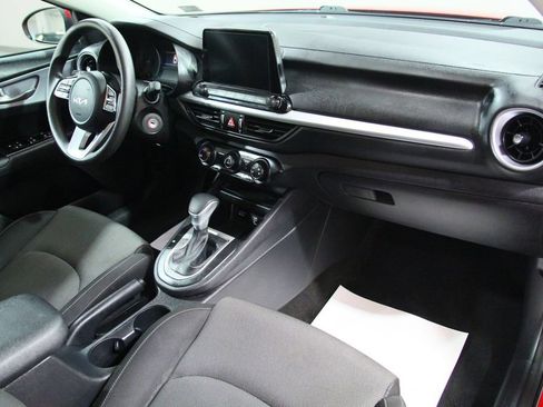 Used 2024 Kia Forte LXS w/ LXS Technology Package FWD image 19