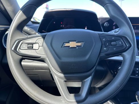 Certified 2025 Chevrolet Trax LT FWD image 31