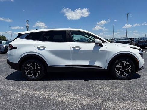 Used 2023 Kia Sportage LX FWD image 4