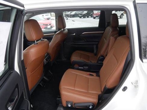 Certified 2019 Toyota Highlander Limited image 9