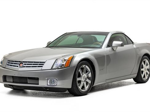 Used 2005 Cadillac XLR image 3