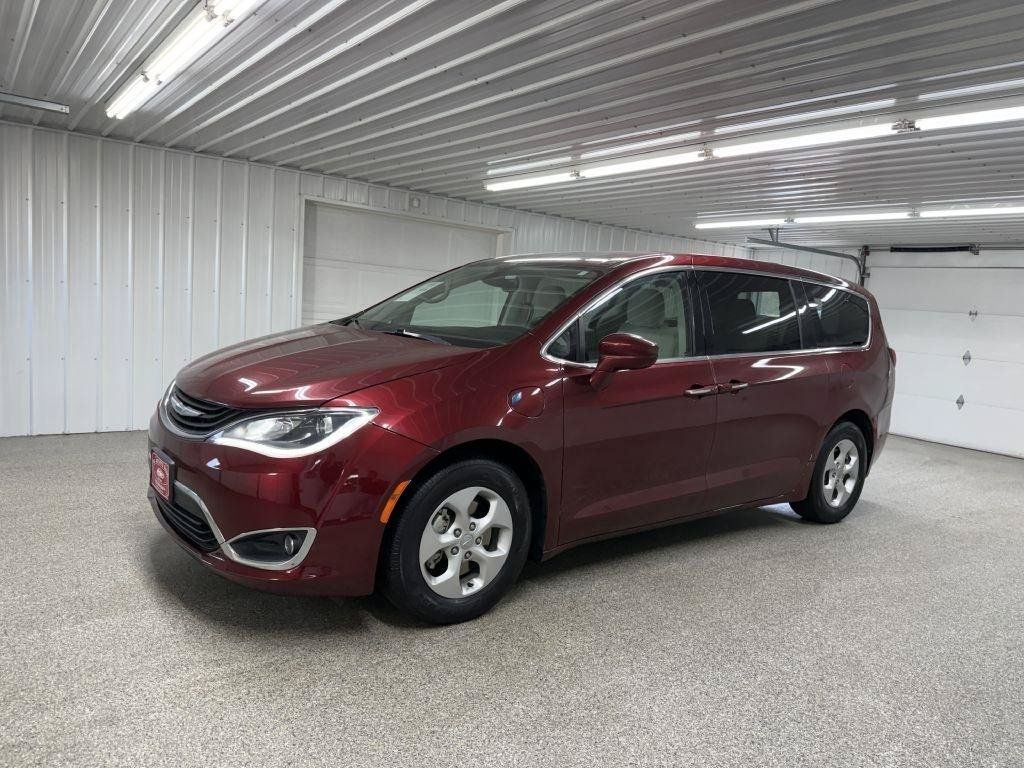 Used 2018 Chrysler Pacifica Touring Plus FWD image 3