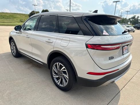 Used 2024 Lincoln Corsair AWD image 23