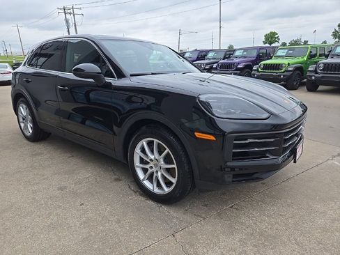 Used 2024 Porsche Cayenne w/ Premium Package AWD/4WD image 15