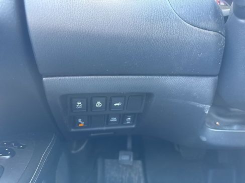 Used 2019 Nissan Pathfinder Platinum image 16