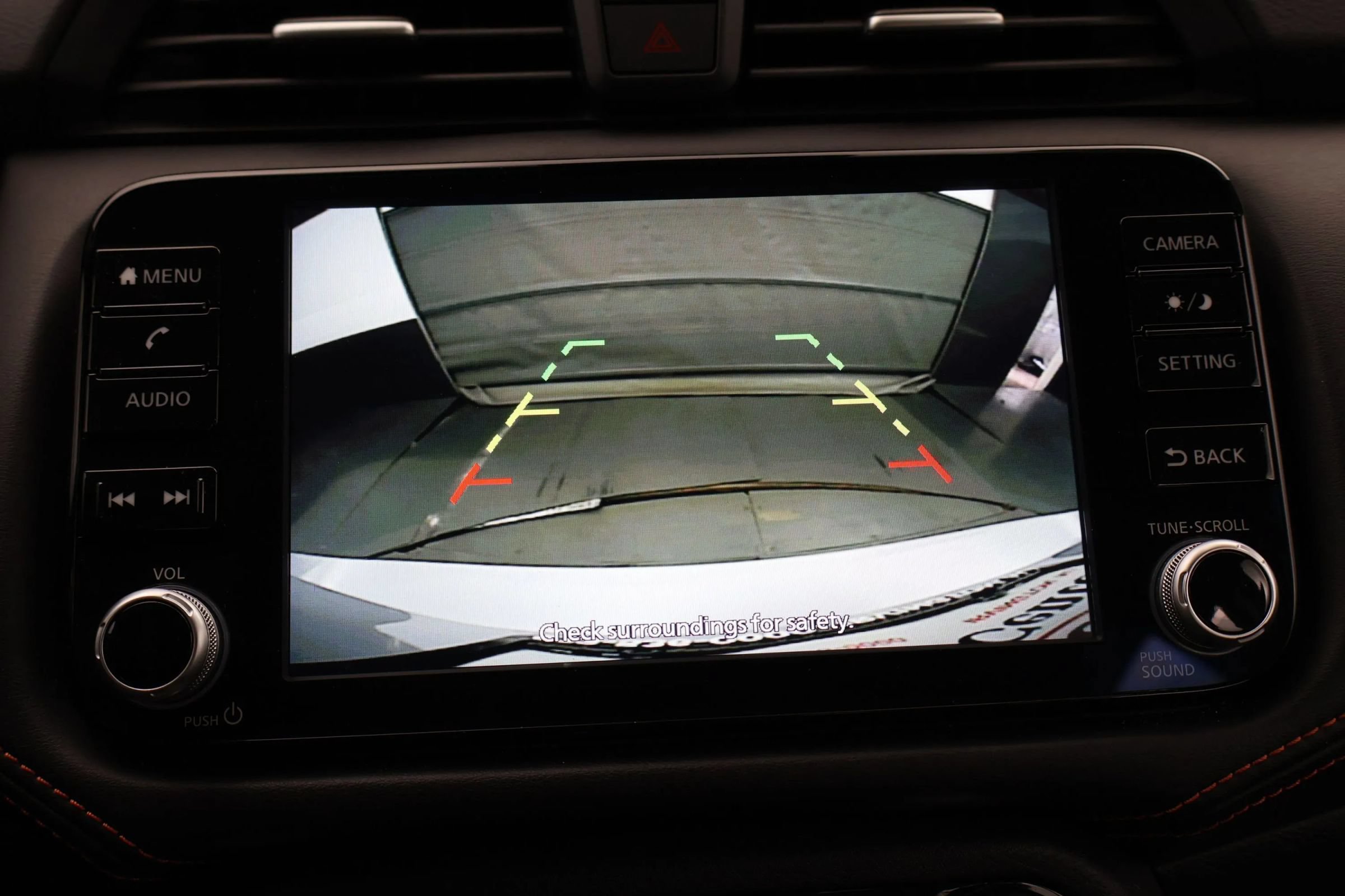 Used 2025 Nissan Versa SR FWD image 31