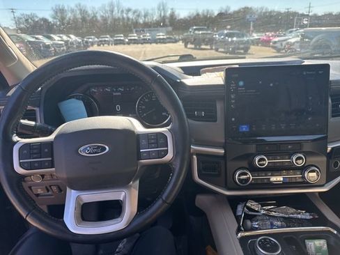 Certified 2022 Ford Expedition XLT image 17