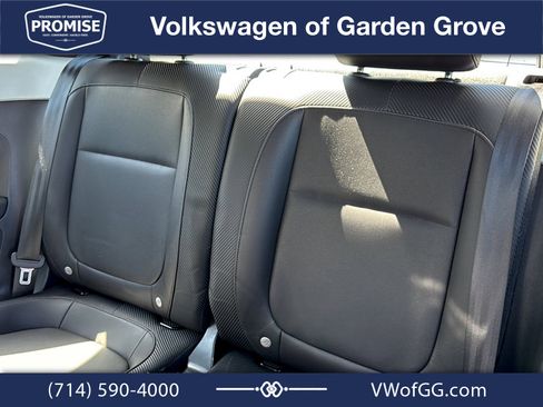 Used 2018 Volkswagen Beetle 2.0T SE w/ SE Premium Package FWD image 17