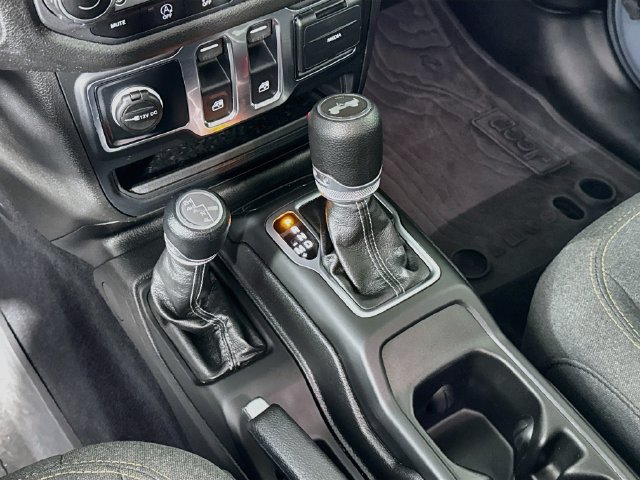 Used 2025 Jeep Wrangler Sport AWD/4WD image 20