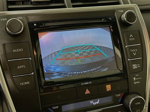 Used 2016 Toyota Camry XLE image 17