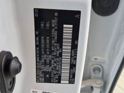 Used 2023 Toyota Highlander XLE FWD image 25