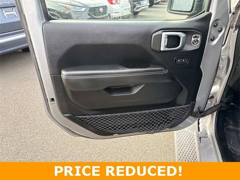 Used 2019 Jeep Wrangler Unlimited Sahara image 13