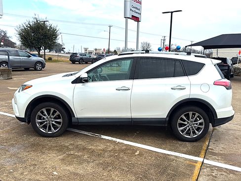Used 2017 Toyota RAV4 Platinum image 3