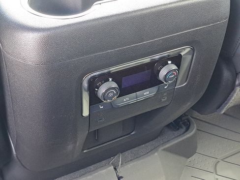 New 2025 Chevrolet Suburban Premier image 22