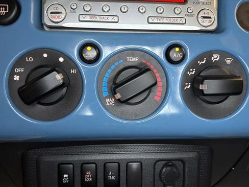 Used 2011 Toyota FJ Cruiser 4WD w/ Convenience Pkg image 27