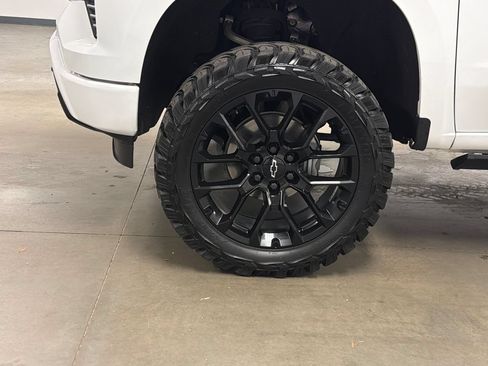 Used 2025 Chevrolet Silverado 1500 RST w/ Z71 Off-Road Package AWD/4WD image 9