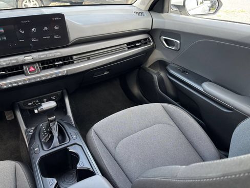 Used 2025 Kia K4 FWD image 35