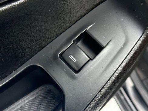 Used 2023 Chevrolet Traverse LT image 31