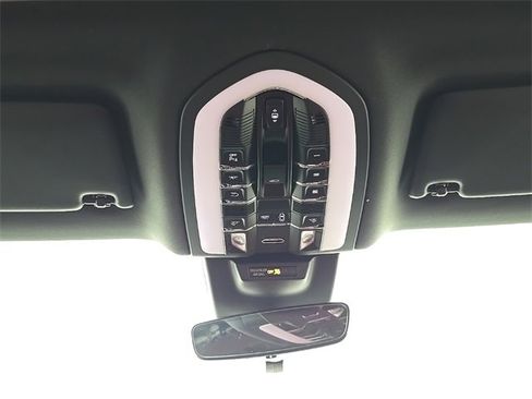 Certified 2025 Porsche Macan image 24