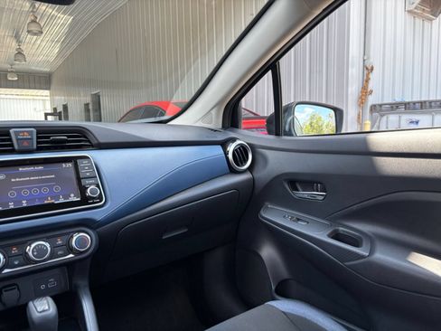 Used 2025 Nissan Versa SV FWD image 33