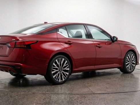 Used 2025 Nissan Altima 2.5 SV image 9