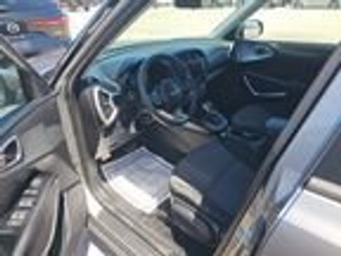 Used 2024 Kia Soul LX w/ Option Group 015 FWD image 3