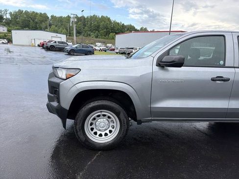Used 2024 Chevrolet Colorado W/T RWD image 9