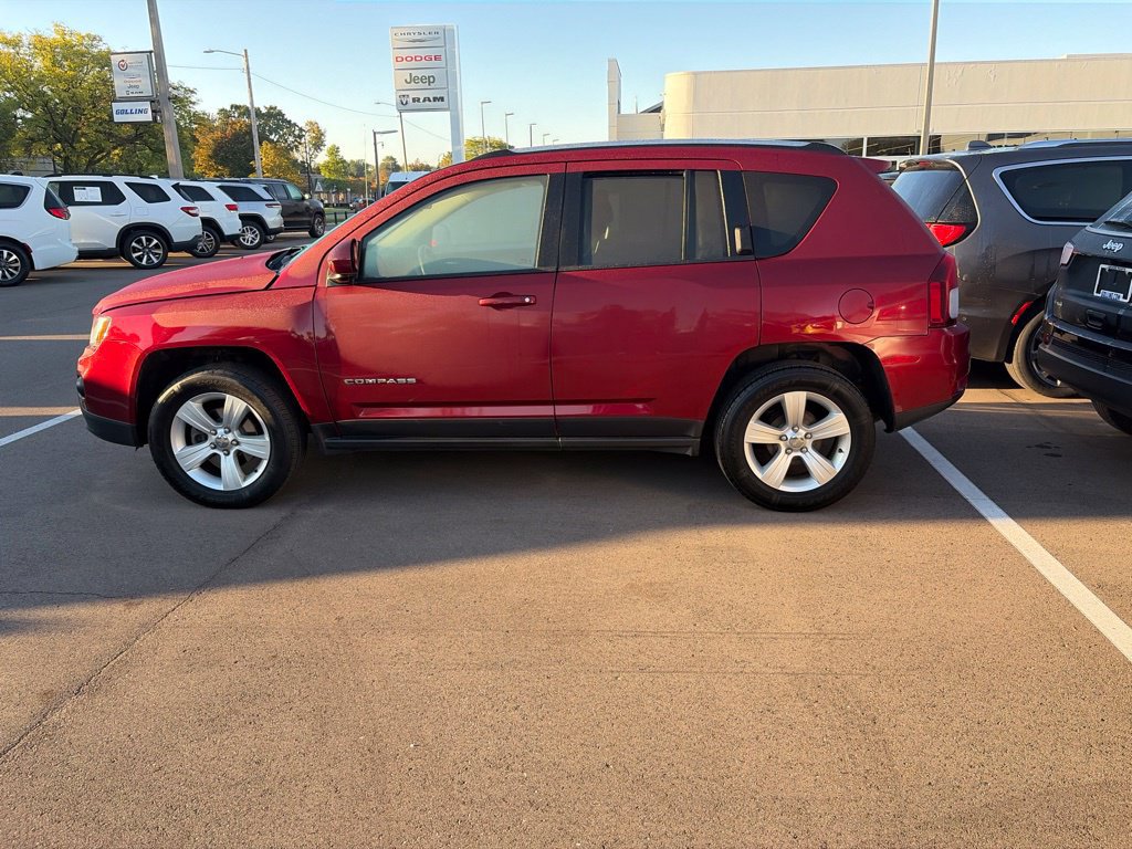 Used 2014 Jeep Compass Latitude FWD image 5